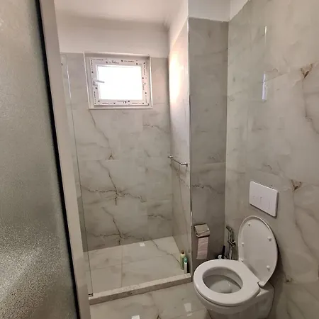 Albania Cozy & Affordable Near Center Apartamento Tirana