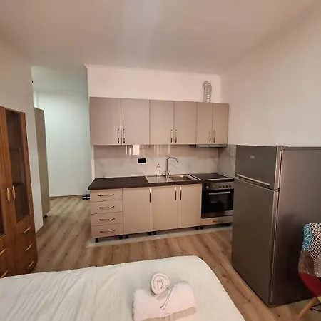 Albania Cozy & Affordable Near Center דירה